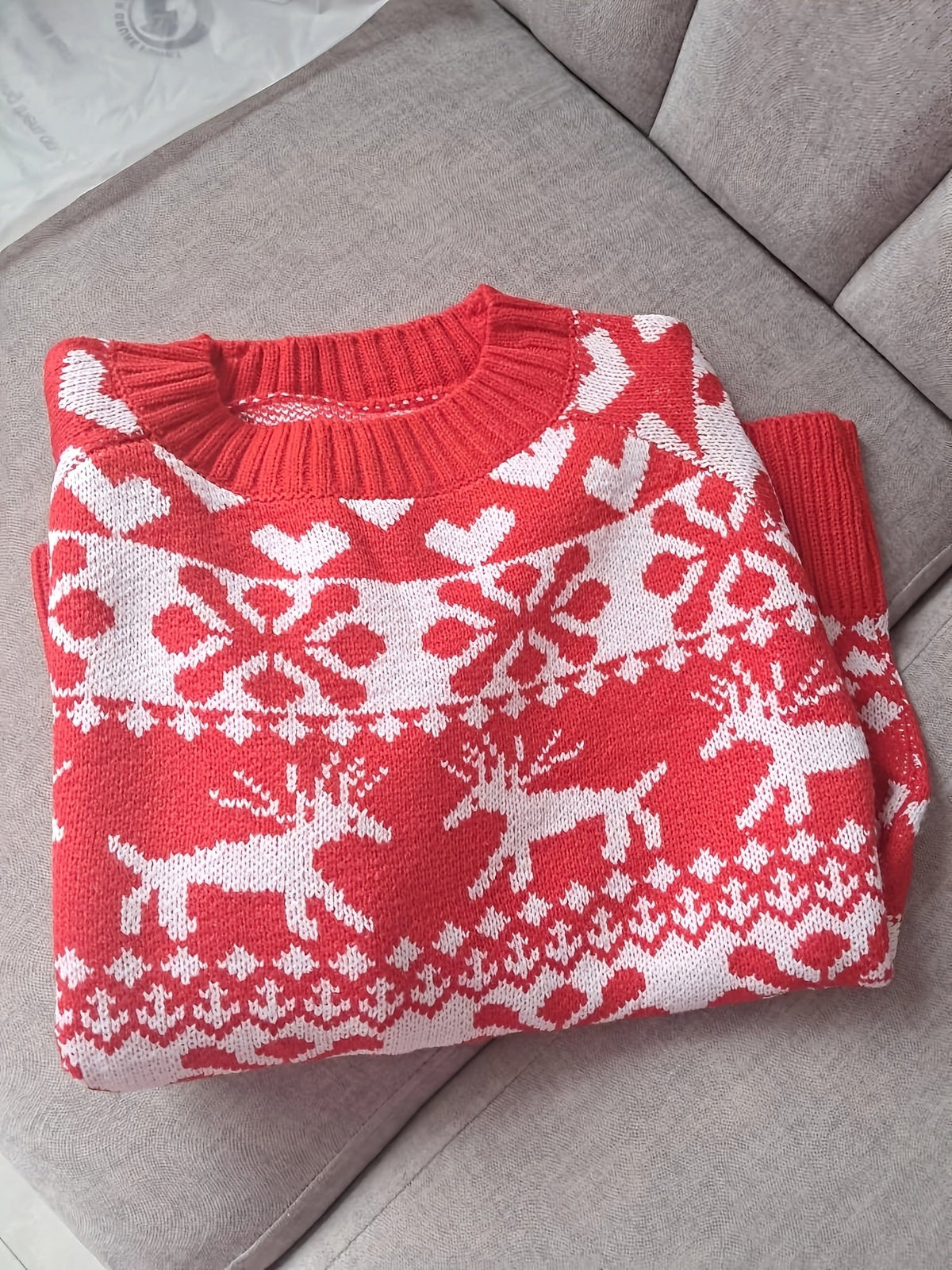 Ivy | Relaxed Festive Jumper with Snowflake and Deer Pattern